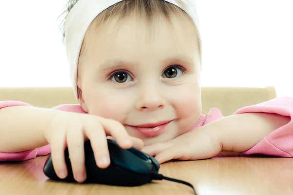 Bambino carino che guarda nel computer portatile — Foto Stock