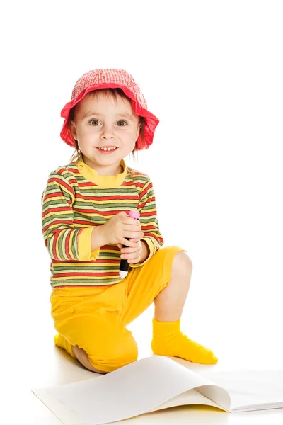 Niña aprender a pintar en el álbum . — Foto de Stock