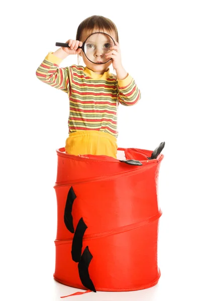 Little kid looking out of basket — Stock Photo, Image