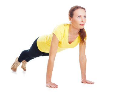 Yoga yapan genç bir kadın.