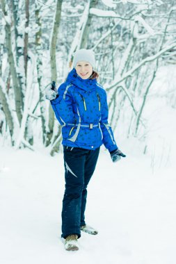 güzel bir genç kadın spor kıyafetli