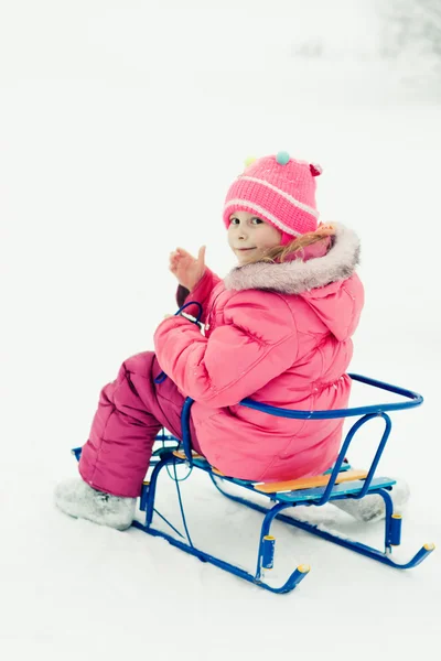Детская зима на улице . — стоковое фото