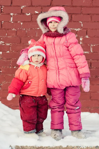 Deux belles sœurs heureuses — Photo