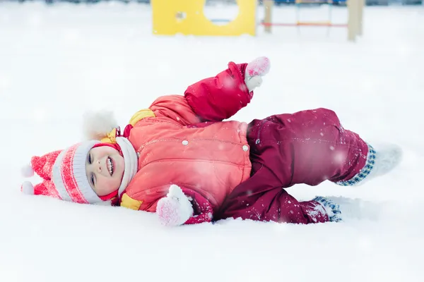 빨간 자 켓에 아름 다운 행복 한 아이 — 스톡 사진