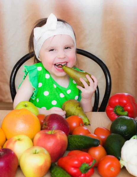 Happy Kid with vegetables and fruits. — Stock Photo, Image