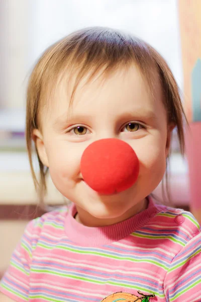 Niño con nariz roja — Foto de Stock