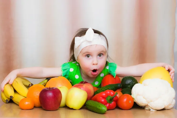 Happy Kid with vegetables and fruits. — Stock Photo, Image