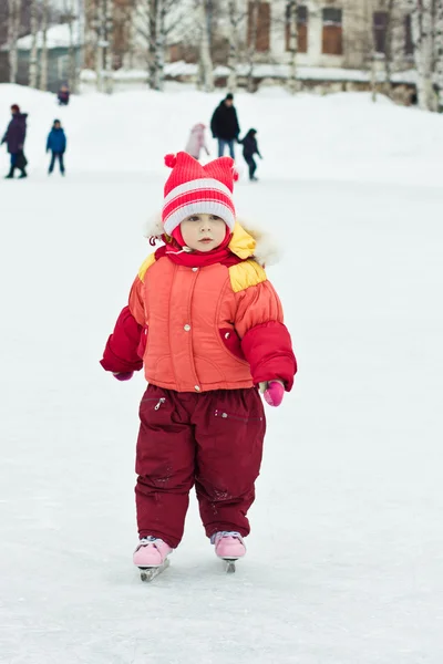 Menina no skate — Fotografia de Stock