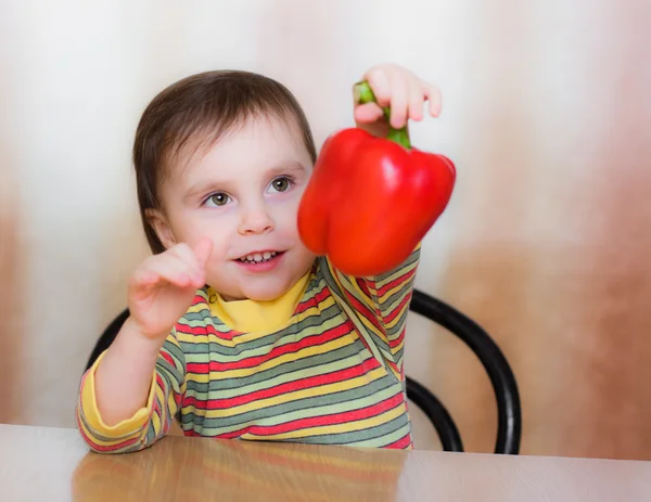 Szczęśliwe dziecko z czerwonego pieprzu — Zdjęcie stockowe