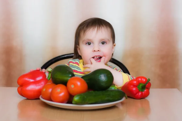 Happy Kid with vegetables — Stock Photo, Image