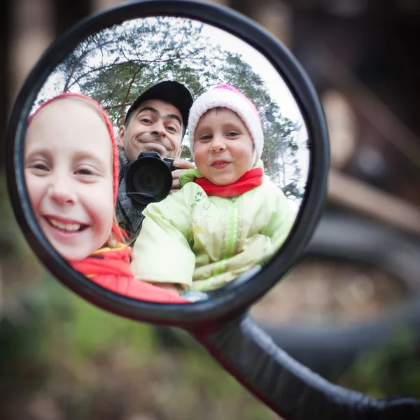 Vader met kinderen — Stockfoto