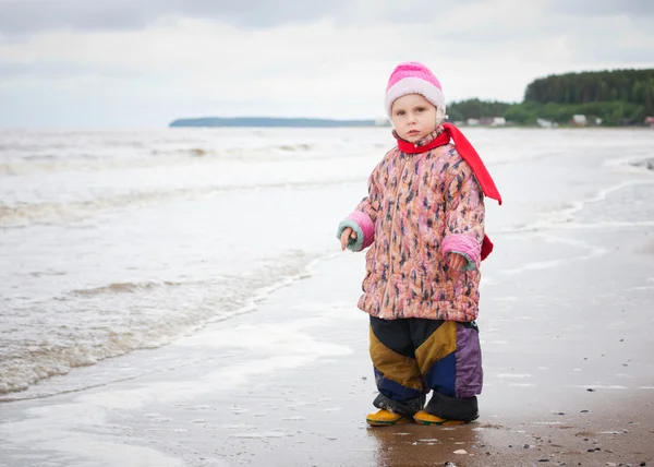 Mladá dívka v bundě — Stock fotografie