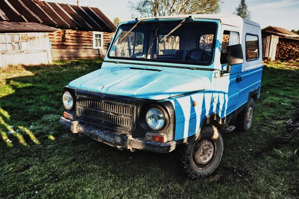 Staré venkovské auto. — Stock fotografie