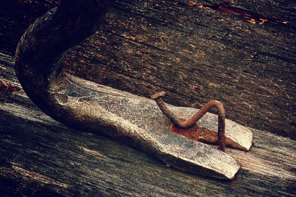 Old curve of the nail and nail-puller. — Stock Photo, Image