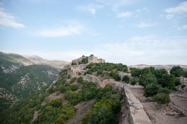 Israeliska landskap med slottet och sky — Stockfoto