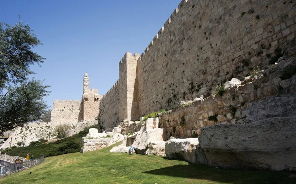 Torre de David y murallas de Jerusalén — Foto de Stock