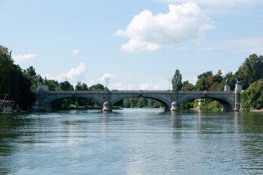 po Nehri Köprüsü