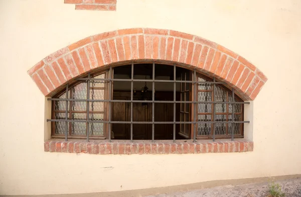 Janelas e portas antigas — Fotografia de Stock