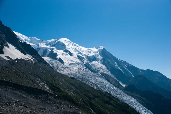 Alpen berg in de zomer — Stockfoto