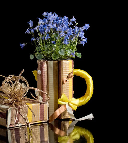 Paper mug with bellflowers — Stock Photo, Image