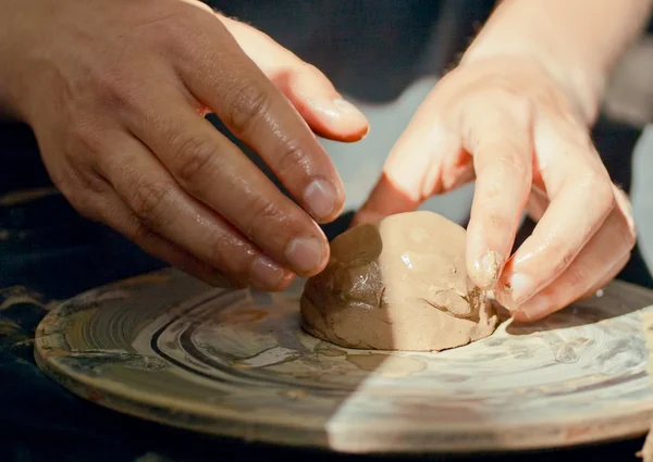 Creating an clay jar — Stock Photo, Image