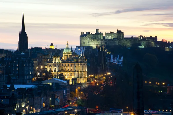 Gün batımında edinburgh Kalesi'nin görünümü — Stok fotoğraf