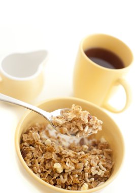 Kahvaltı için sağlıklı müsli kase