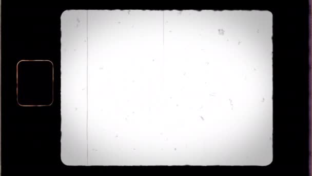 Marco de película Super 8 4K con agujero y ruido del piñón, polvo, pelo, rasguños — Vídeo de stock