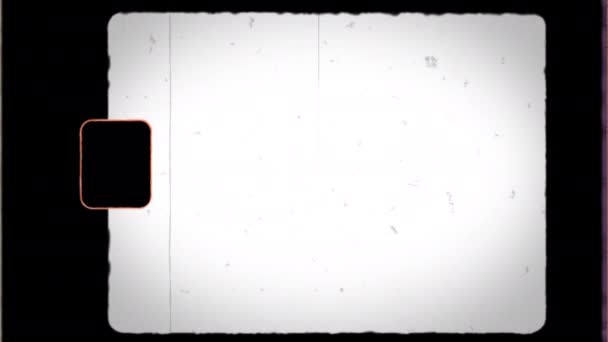 Marco de película Super 8 4K con agujero y ruido del piñón, polvo, pelo, rasguños — Vídeo de stock