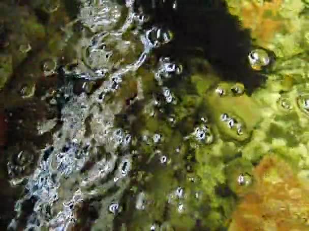 Підводне відображення від розривних бульбашок — стокове відео