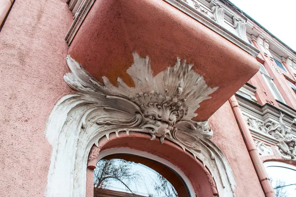 Sculpture of a dragon's head — Stock Photo, Image