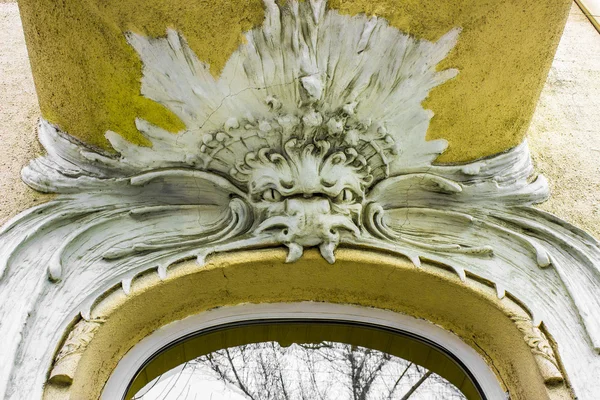 Sculpture of a dragon's head — Stock Photo, Image