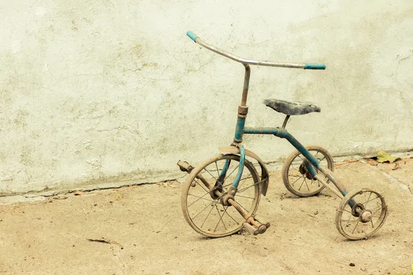 Vieux tricycle Rickety — Photo