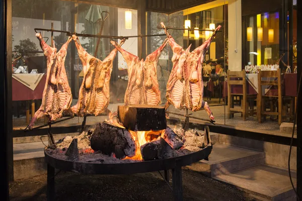 Cozinhar cabras sobre carvão — Fotografia de Stock