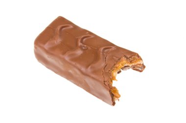 Beyaz arkaplanda izole edilmiş çikolata çubukları