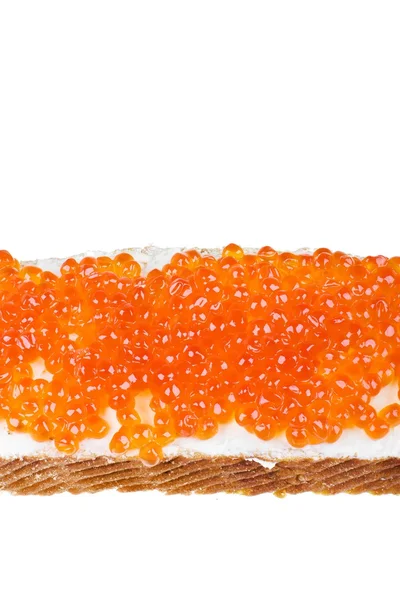 Sanduíche com caviar vermelho isolado sobre fundo branco — Fotografia de Stock