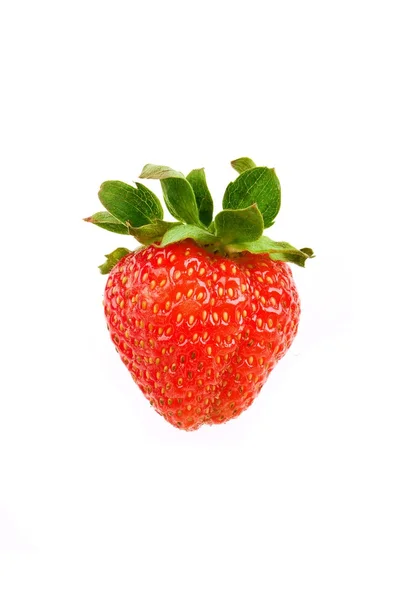 Rijpe aardbeien geïsoleerd op een witte achtergrond — Stockfoto