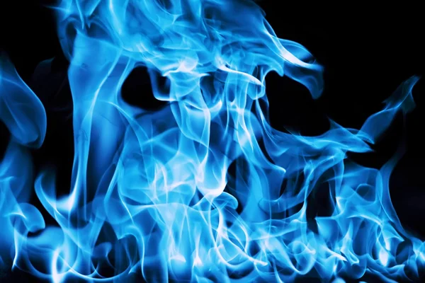 siyah bir zemin üzerine mavi alev