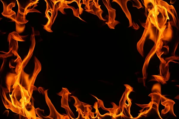 Feuer auf schwarzem Hintergrund — Stockfoto