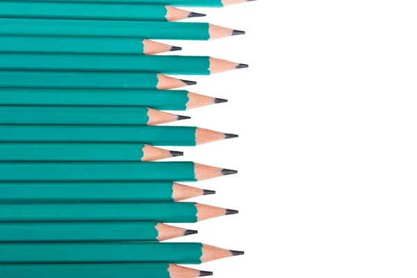 Зеленые карандаши изолированы на белом фоне — стоковое фото