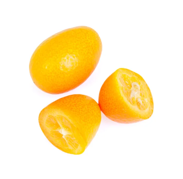 Kumquat geïsoleerd op de witte achtergrond — Stockfoto