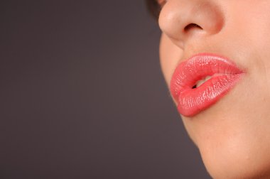 Kadının kırmızı dudaklar