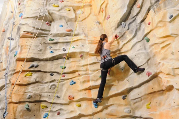 Woman on rock wal — Stock Photo, Image