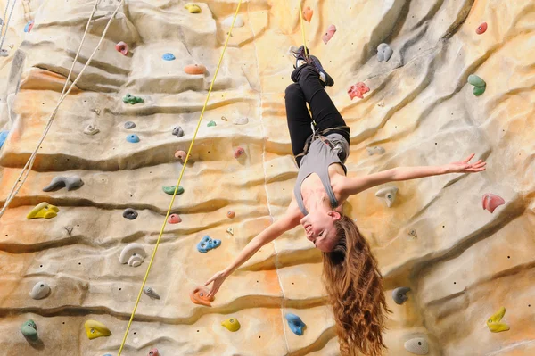 Woman on rock wal — Stock Photo, Image