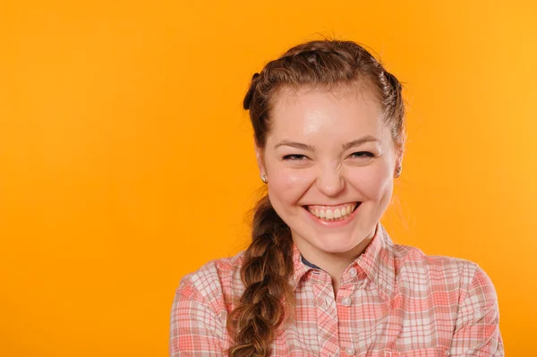 Jonge positieve tiener meisje — Stockfoto