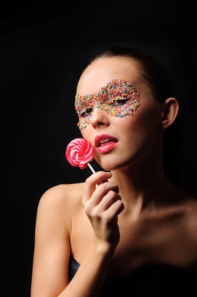 Femme sexy avec masque de bonbons — Photo