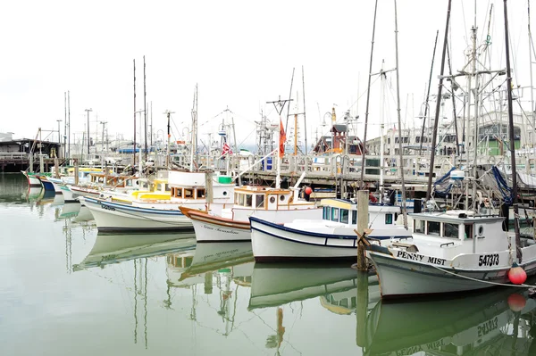 bir san francisco liman tekneler