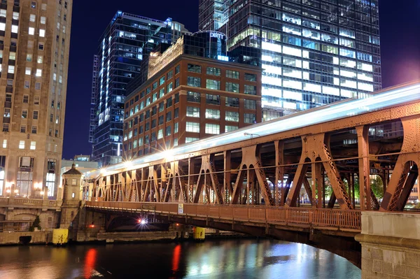 Chicago în centrul orașului noaptea — Fotografie, imagine de stoc