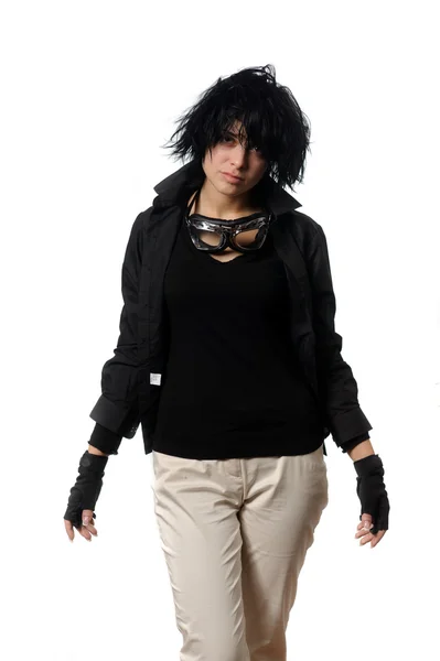 Frau in schwarzer Freizeitkleidung mit stylischem Glanz — Stockfoto