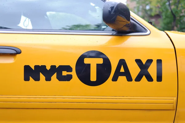 Kapı sarı nyc taksi — Stok fotoğraf